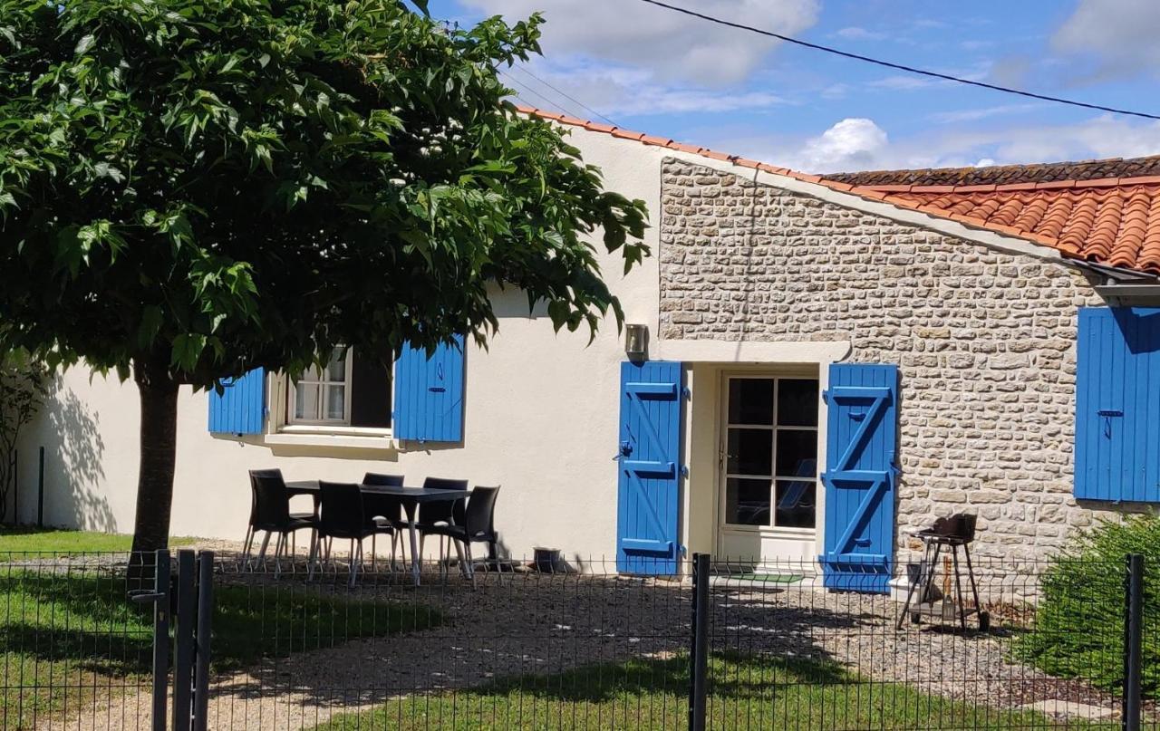 Gite Du Clos De La Vigne Montreuil  Bagian luar foto